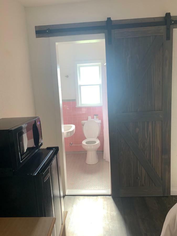 קייפ צ'ארלס Cape Motel מראה חיצוני תמונה